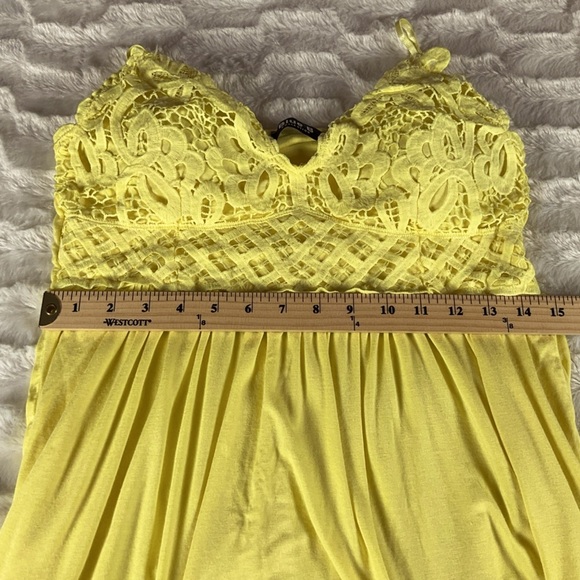 Blue B Collection Women’s Size L Top Yellow Eyelet Lace Flowy Boho Padded - Picture 9 of 10
